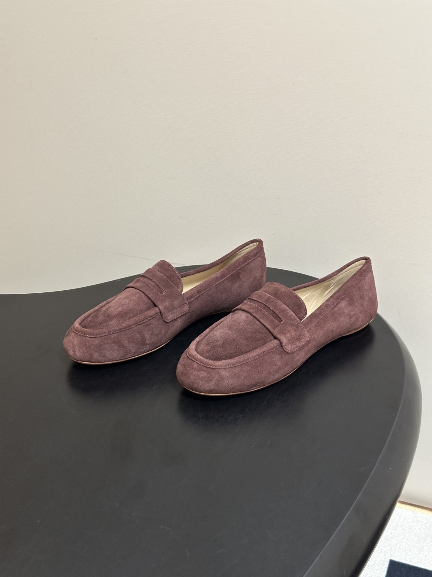 Gianvito Rossi 26 早秋新款 罗西GR 芭蕾舞鞋薄底超软浅口单鞋平底复古麂皮绒面乐福鞋 轻盈生趣，姿态自