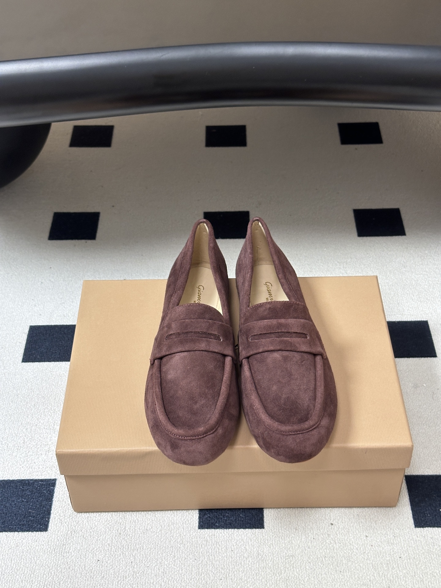 Gianvito Rossi 26 早秋新款 罗西GR 芭蕾舞鞋薄底超软浅口单鞋平底复古麂皮绒面乐福鞋 轻盈生趣，姿态自