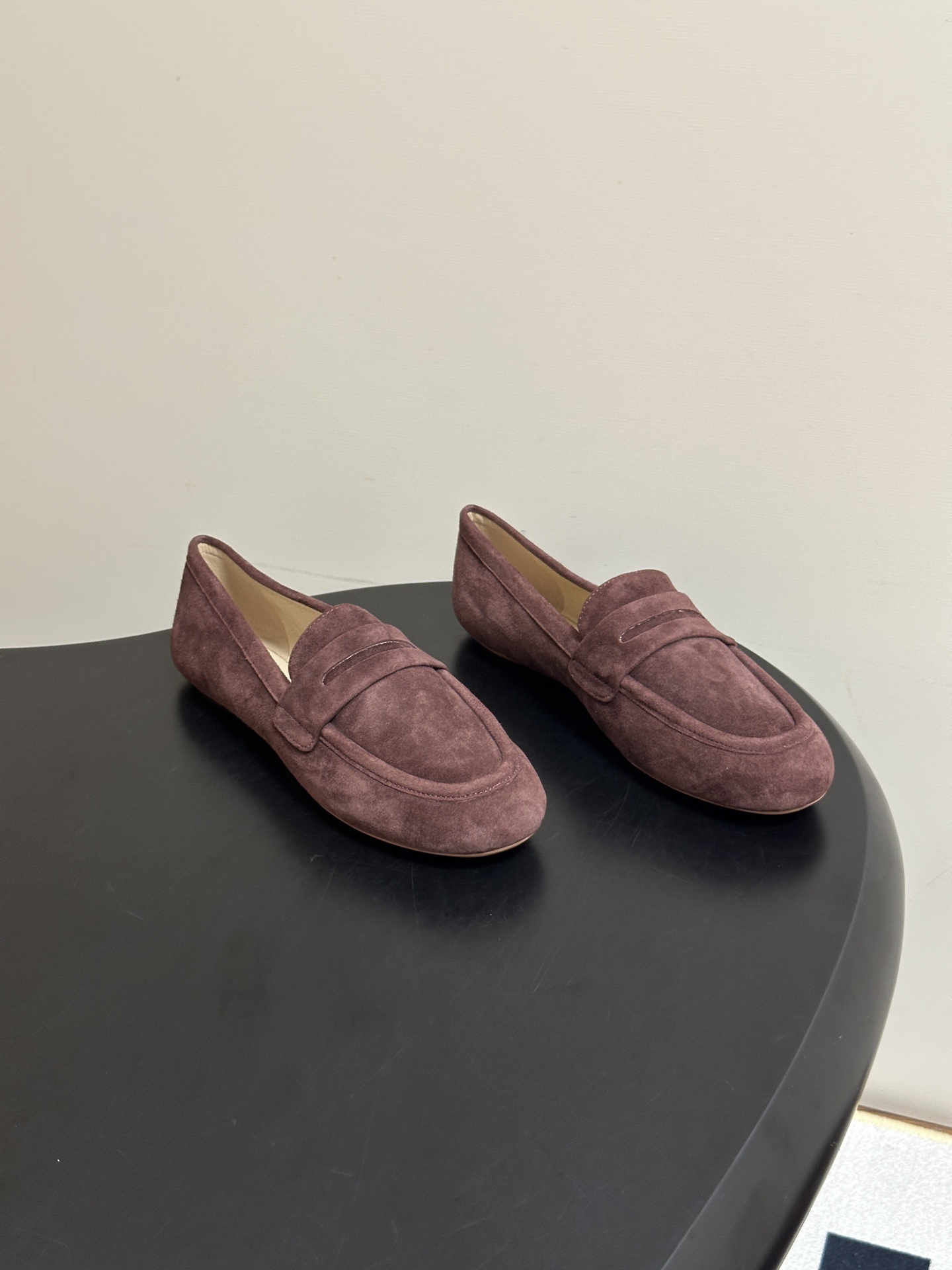 Gianvito Rossi 26 早秋新款 罗西GR 芭蕾舞鞋薄底超软浅口单鞋平底复古麂皮绒面乐福鞋 轻盈生趣，姿态自