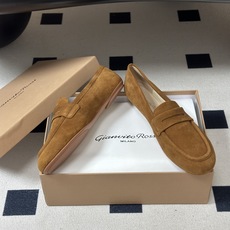Gianvito Rossi 26 早秋新款 罗西GR 芭蕾舞鞋薄底超软浅口单鞋平底复古麂皮绒面乐福鞋 轻盈生趣,姿态自 Gianvito Rossi 26 早秋新款 罗西GR 芭蕾舞鞋薄底超软浅口单鞋平底复古麂皮绒面乐福鞋 轻盈生趣,姿态自