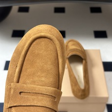 Gianvito Rossi 26 早秋新款 罗西GR 芭蕾舞鞋薄底超软浅口单鞋平底复古麂皮绒面乐福鞋 轻盈生趣,姿态自 Gianvito Rossi 26 早秋新款 罗西GR 芭蕾舞鞋薄底超软浅口单鞋平底复古麂皮绒面乐福鞋 轻盈生趣,姿态自