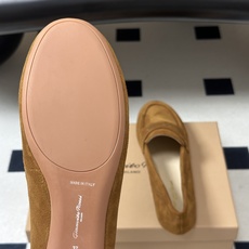 Gianvito Rossi 26 早秋新款 罗西GR 芭蕾舞鞋薄底超软浅口单鞋平底复古麂皮绒面乐福鞋 轻盈生趣,姿态自 Gianvito Rossi 26 早秋新款 罗西GR 芭蕾舞鞋薄底超软浅口单鞋平底复古麂皮绒面乐福鞋 轻盈生趣,姿态自