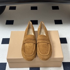 Gianvito Rossi 26 早秋新款 罗西GR 芭蕾舞鞋薄底超软浅口单鞋平底复古麂皮绒面乐福鞋 轻盈生趣,姿态自 Gianvito Rossi 26 早秋新款 罗西GR 芭蕾舞鞋薄底超软浅口单鞋平底复古麂皮绒面乐福鞋 轻盈生趣,姿态自