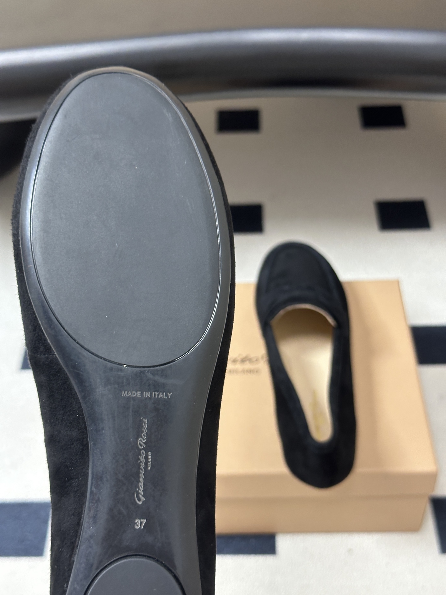 Gianvito Rossi 26 早秋新款 罗西GR 芭蕾舞鞋薄底超软浅口单鞋平底复古麂皮绒面乐福鞋 轻盈生趣，姿态自