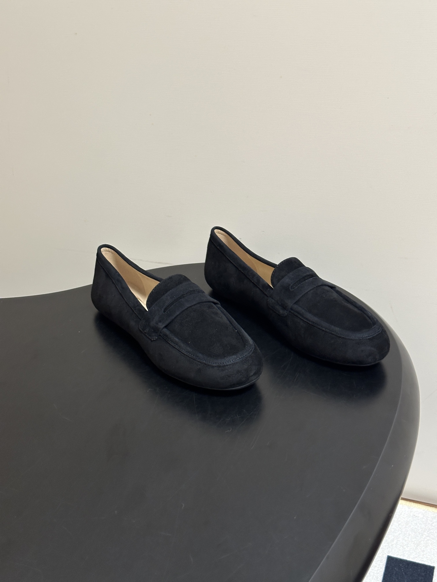 Gianvito Rossi 26 早秋新款 罗西GR 芭蕾舞鞋薄底超软浅口单鞋平底复古麂皮绒面乐福鞋 轻盈生趣，姿态自