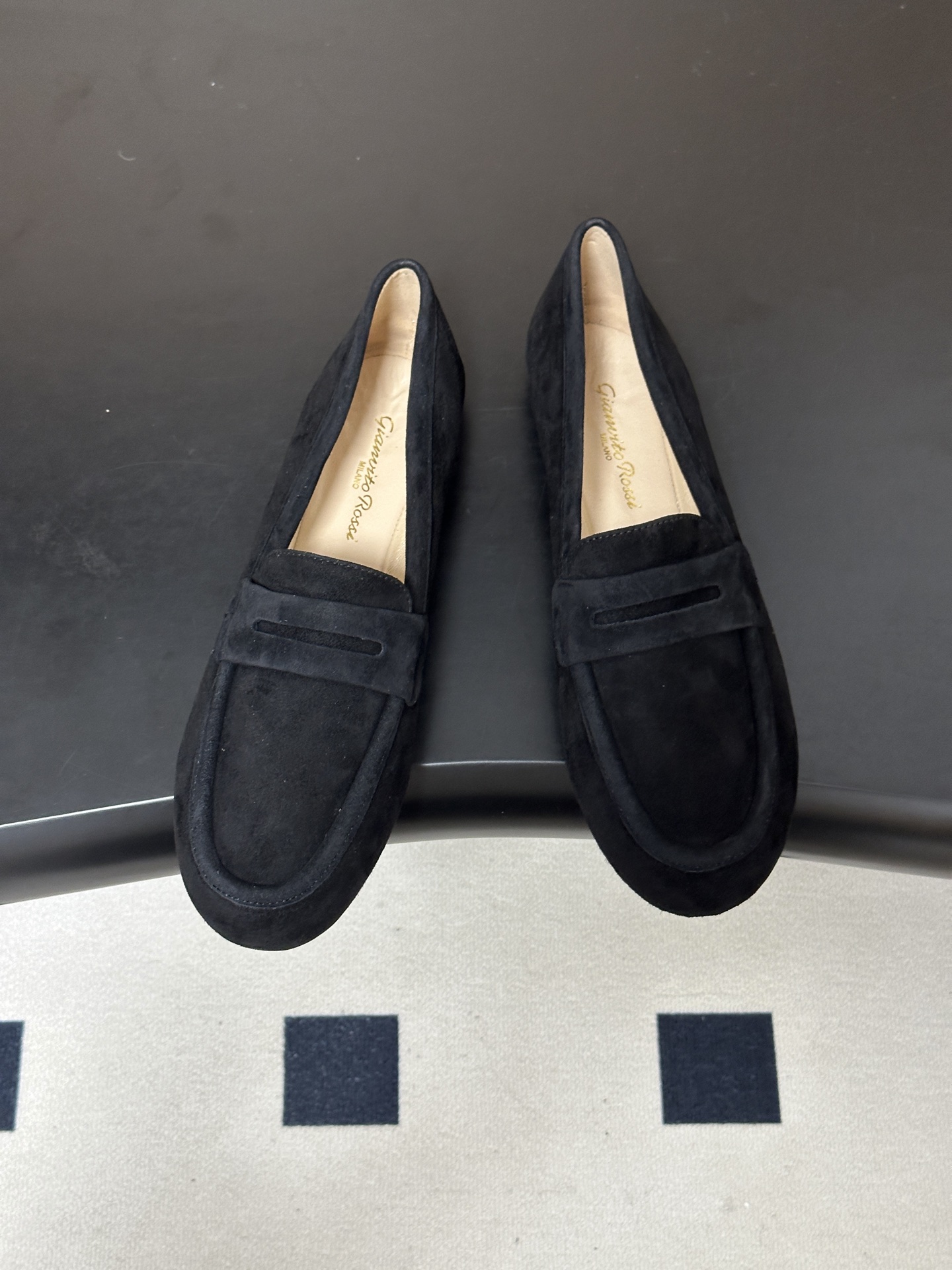 Gianvito Rossi 26 早秋新款 罗西GR 芭蕾舞鞋薄底超软浅口单鞋平底复古麂皮绒面乐福鞋 轻盈生趣，姿态自