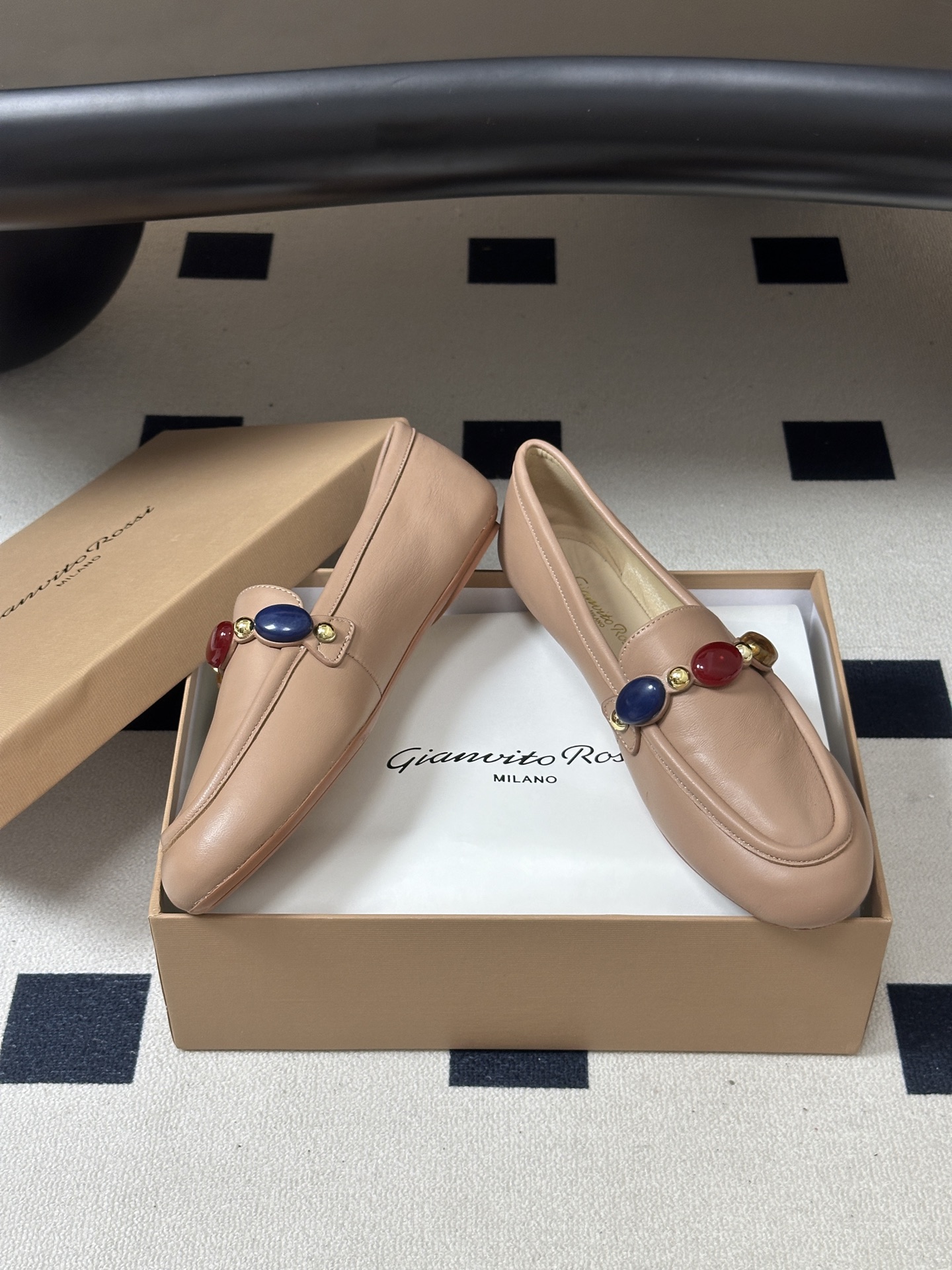 Gianvito Rossi26s 早秋新款 罗西GR宝石芭蕾舞鞋平底复古乐福鞋 异域风情满满的宝石，像一串手串，串戴在