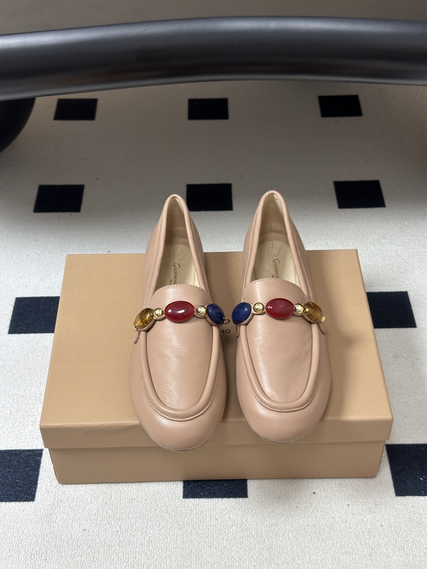 Gianvito Rossi26s 早秋新款 罗西GR宝石芭蕾舞鞋平底复古乐福鞋 异域风情满满的宝石，像一串手串，串戴在