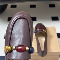 Gianvito Rossi26s 早秋新款 罗西GR宝石芭蕾舞鞋平底复古乐福鞋 异域风情满满的宝石,像一串手串,串戴在 Gianvito Rossi26s 早秋新款 罗西GR宝石芭蕾舞鞋平底复古乐福鞋 异域风情满满的宝石,像一串手串,串戴在