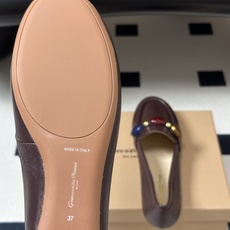 Gianvito Rossi26s 早秋新款 罗西GR宝石芭蕾舞鞋平底复古乐福鞋 异域风情满满的宝石,像一串手串,串戴在 Gianvito Rossi26s 早秋新款 罗西GR宝石芭蕾舞鞋平底复古乐福鞋 异域风情满满的宝石,像一串手串,串戴在