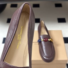 Gianvito Rossi26s 早秋新款 罗西GR宝石芭蕾舞鞋平底复古乐福鞋 异域风情满满的宝石,像一串手串,串戴在 Gianvito Rossi26s 早秋新款 罗西GR宝石芭蕾舞鞋平底复古乐福鞋 异域风情满满的宝石,像一串手串,串戴在