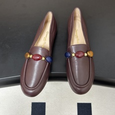Gianvito Rossi26s 早秋新款 罗西GR宝石芭蕾舞鞋平底复古乐福鞋 异域风情满满的宝石,像一串手串,串戴在 Gianvito Rossi26s 早秋新款 罗西GR宝石芭蕾舞鞋平底复古乐福鞋 异域风情满满的宝石,像一串手串,串戴在