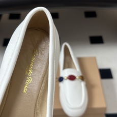 Gianvito Rossi26s 早秋新款 罗西GR宝石芭蕾舞鞋平底复古乐福鞋 异域风情满满的宝石,像一串手串,串戴在 Gianvito Rossi26s 早秋新款 罗西GR宝石芭蕾舞鞋平底复古乐福鞋 异域风情满满的宝石,像一串手串,串戴在