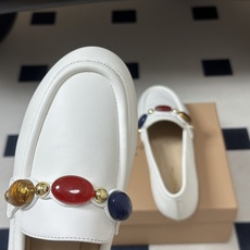 Gianvito Rossi26s 早秋新款 罗西GR宝石芭蕾舞鞋平底复古乐福鞋 异域风情满满的宝石,像一串手串,串戴在 Gianvito Rossi26s 早秋新款 罗西GR宝石芭蕾舞鞋平底复古乐福鞋 异域风情满满的宝石,像一串手串,串戴在