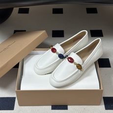 Gianvito Rossi26s 早秋新款 罗西GR宝石芭蕾舞鞋平底复古乐福鞋 异域风情满满的宝石,像一串手串,串戴在 Gianvito Rossi26s 早秋新款 罗西GR宝石芭蕾舞鞋平底复古乐福鞋 异域风情满满的宝石,像一串手串,串戴在