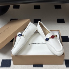 Gianvito Rossi26s 早秋新款 罗西GR宝石芭蕾舞鞋平底复古乐福鞋 异域风情满满的宝石,像一串手串,串戴在 Gianvito Rossi26s 早秋新款 罗西GR宝石芭蕾舞鞋平底复古乐福鞋 异域风情满满的宝石,像一串手串,串戴在