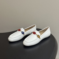 Gianvito Rossi26s 早秋新款 罗西GR宝石芭蕾舞鞋平底复古乐福鞋 异域风情满满的宝石,像一串手串,串戴在 Gianvito Rossi26s 早秋新款 罗西GR宝石芭蕾舞鞋平底复古乐福鞋 异域风情满满的宝石,像一串手串,串戴在
