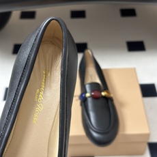 Gianvito Rossi26s 早秋新款 罗西GR宝石芭蕾舞鞋平底复古乐福鞋 异域风情满满的宝石,像一串手串,串戴在 Gianvito Rossi26s 早秋新款 罗西GR宝石芭蕾舞鞋平底复古乐福鞋 异域风情满满的宝石,像一串手串,串戴在