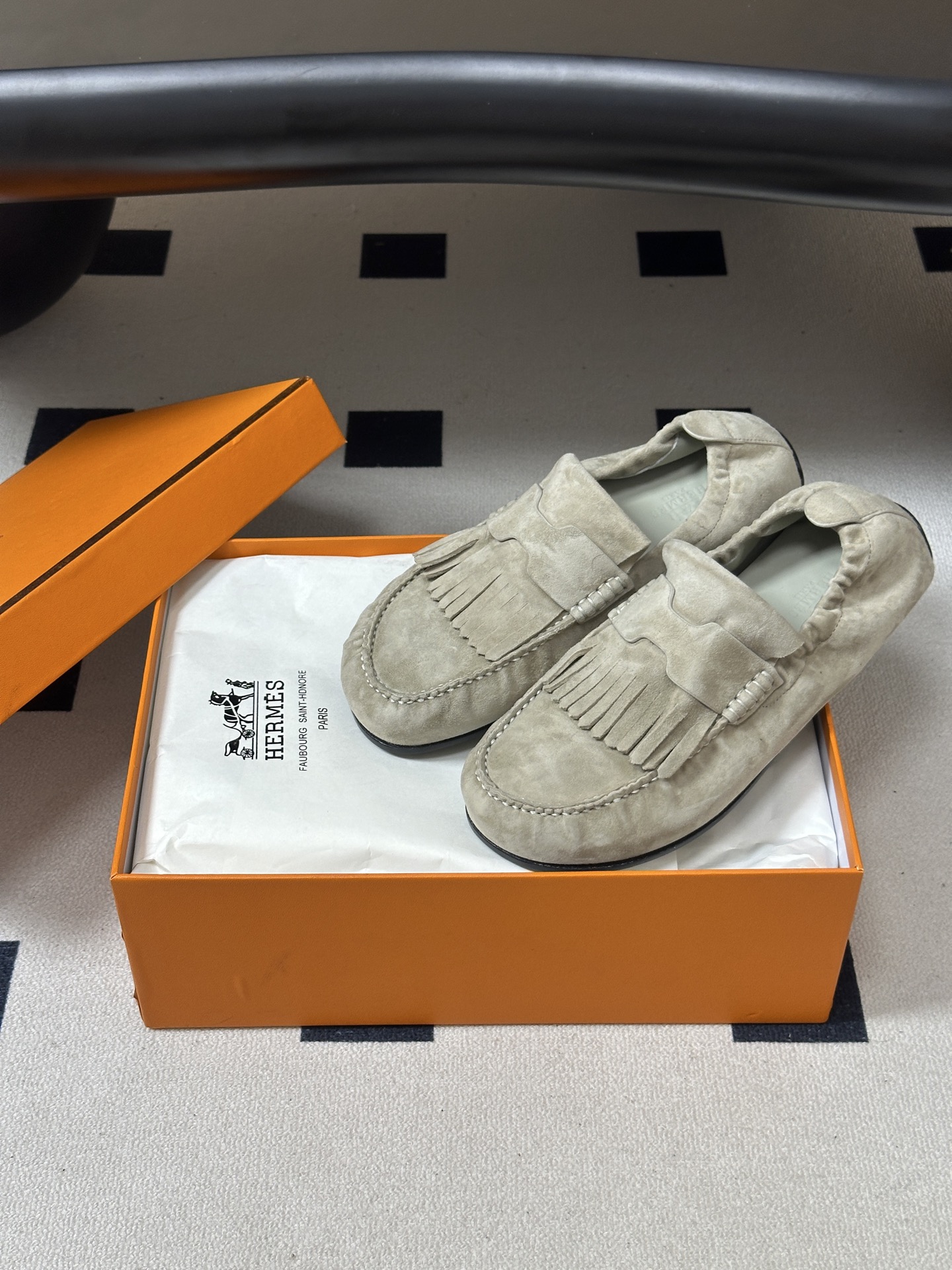 顶级品质 Hermes 爱马仕🐎H家 26s 早秋新款Nod乐福鞋系列麂皮绒面圆头复古老钱风乐福鞋流苏勃肯风平底休闲鞋 