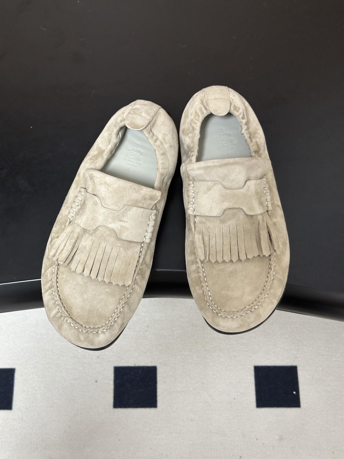 顶级品质 Hermes 爱马仕🐎H家 26s 早秋新款Nod乐福鞋系列麂皮绒面圆头复古老钱风乐福鞋流苏勃肯风平底休闲鞋 