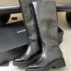 2026 秋冬新款 Chanel 26小香 经典双C骑士靴厚底一脚蹬直筒长靴复古牛油皮侧拉链长靴 套筒骑士靴绝对是帅气百 2026 秋冬新款 Chanel 26小香 经典双C骑士靴厚底一脚蹬直筒长靴复古牛油皮侧拉链长靴 套筒骑士靴绝对是帅气百