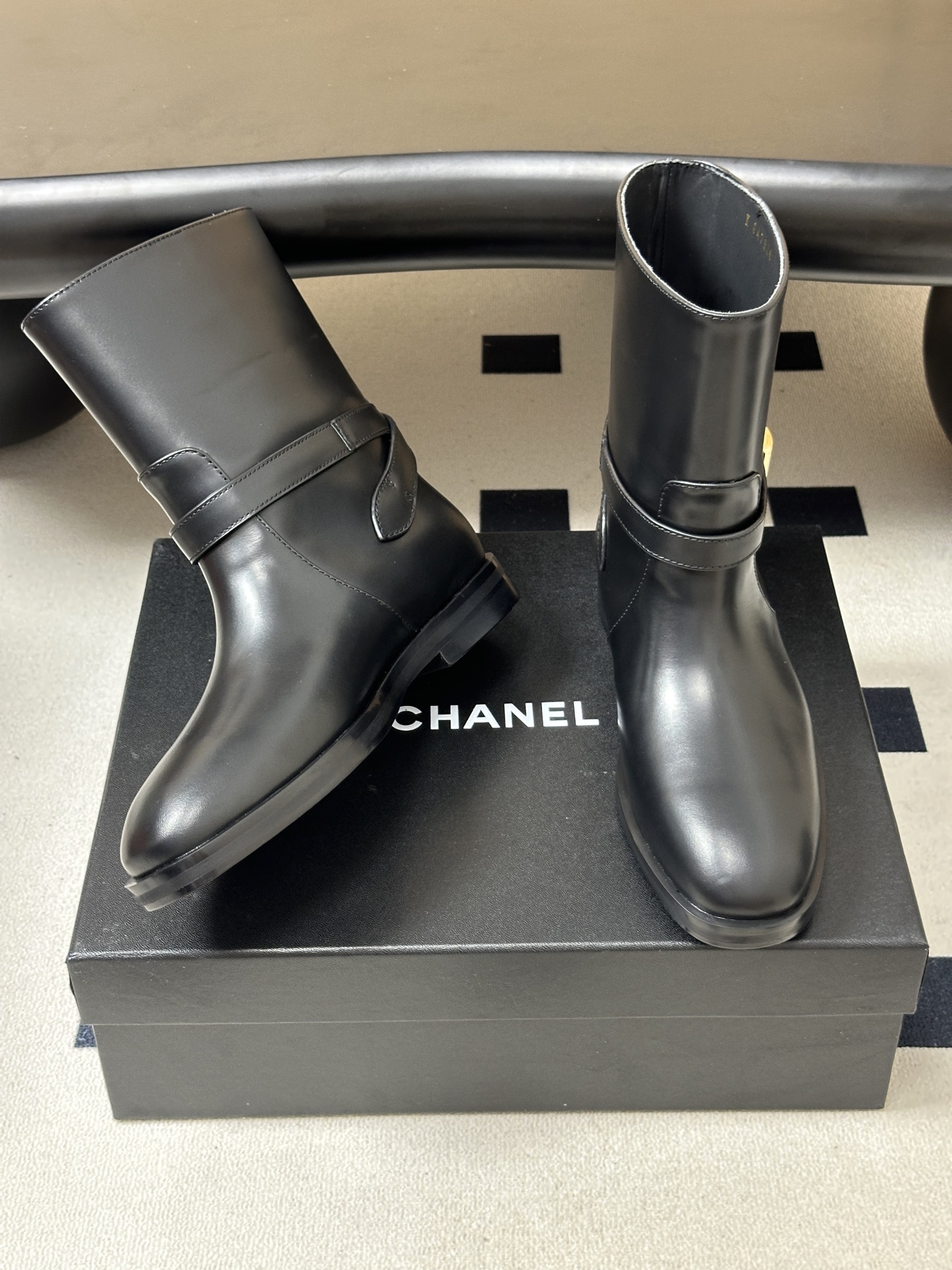 秋冬新款Chanel 小香26B 双C扣带直筒靴短靴/长靴系列 走秀款圆头粗跟长靴骑士靴直筒靴 非常爆真的是很耐看越看越