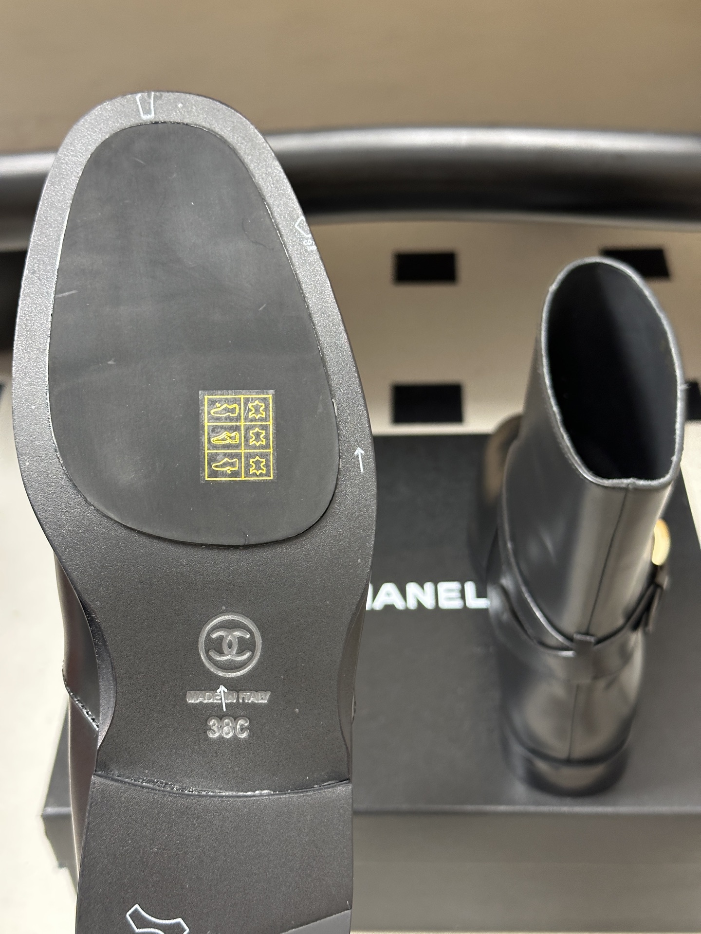 秋冬新款Chanel 小香26B 双C扣带直筒靴短靴/长靴系列 走秀款圆头粗跟长靴骑士靴直筒靴 非常爆真的是很耐看越看越