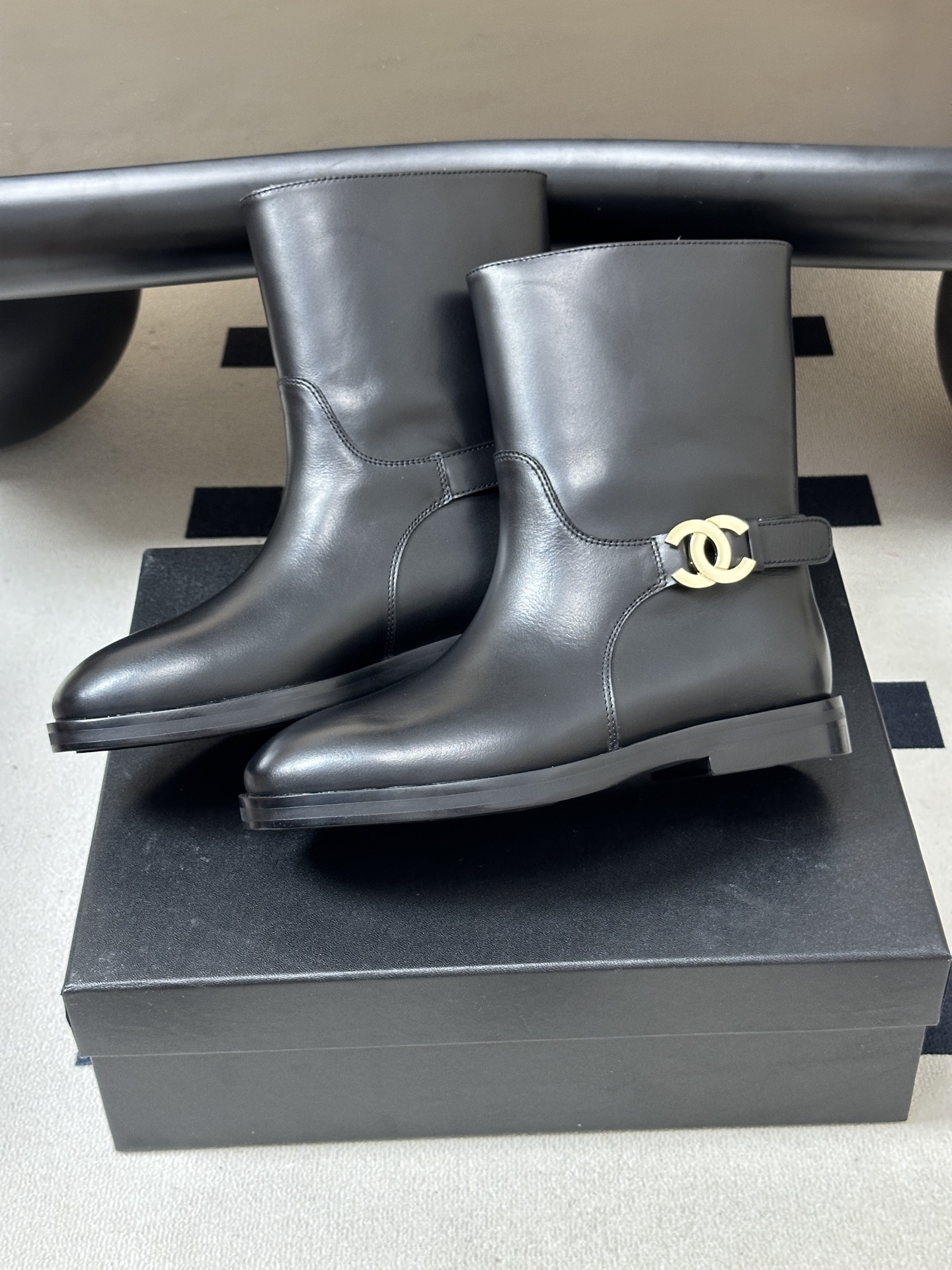 秋冬新款Chanel 小香26B 双C扣带直筒靴短靴/长靴系列 走秀款圆头粗跟长靴骑士靴直筒靴 非常爆真的是很耐看越看越