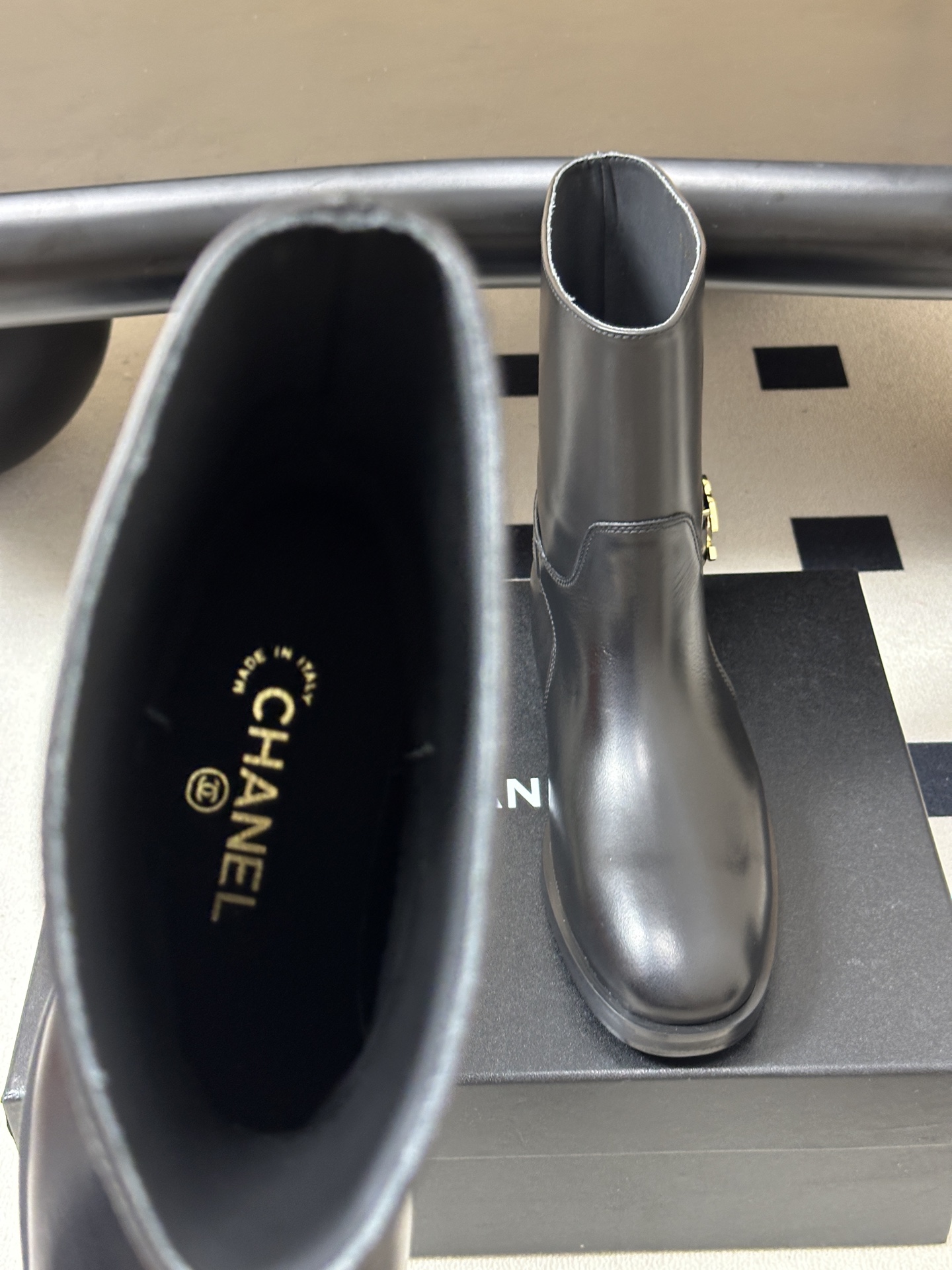 秋冬新款Chanel 小香26B 双C扣带直筒靴短靴/长靴系列 走秀款圆头粗跟长靴骑士靴直筒靴 非常爆真的是很耐看越看越