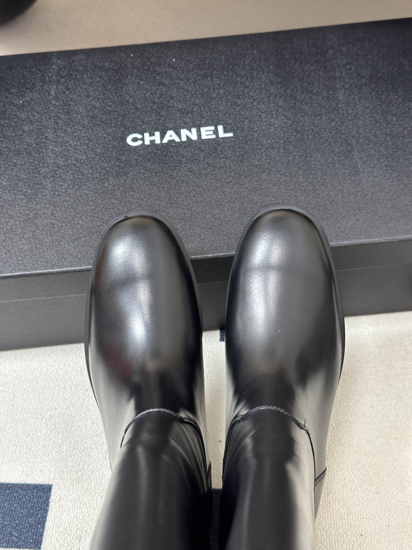 秋冬新款Chanel 小香26B 双C扣带直筒靴短靴/长靴系列 走秀款圆头粗跟长靴骑士靴直筒靴 非常爆真的是很耐看越看越