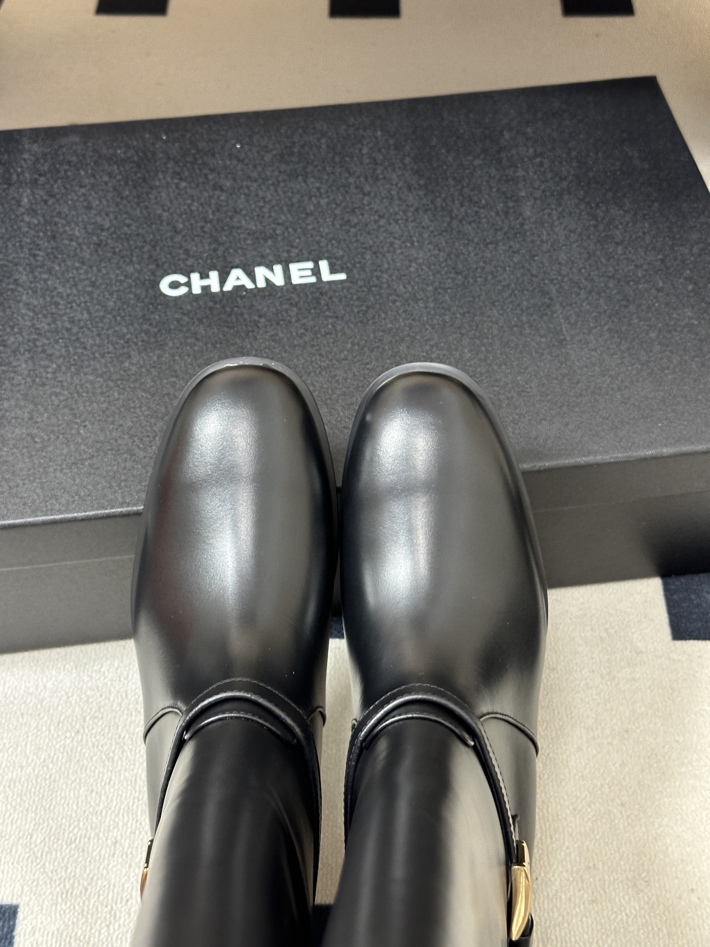 秋冬新款Chanel 小香26B 双C扣带直筒靴短靴/长靴系列 走秀款圆头粗跟长靴骑士靴直筒靴 非常爆真的是很耐看越看越