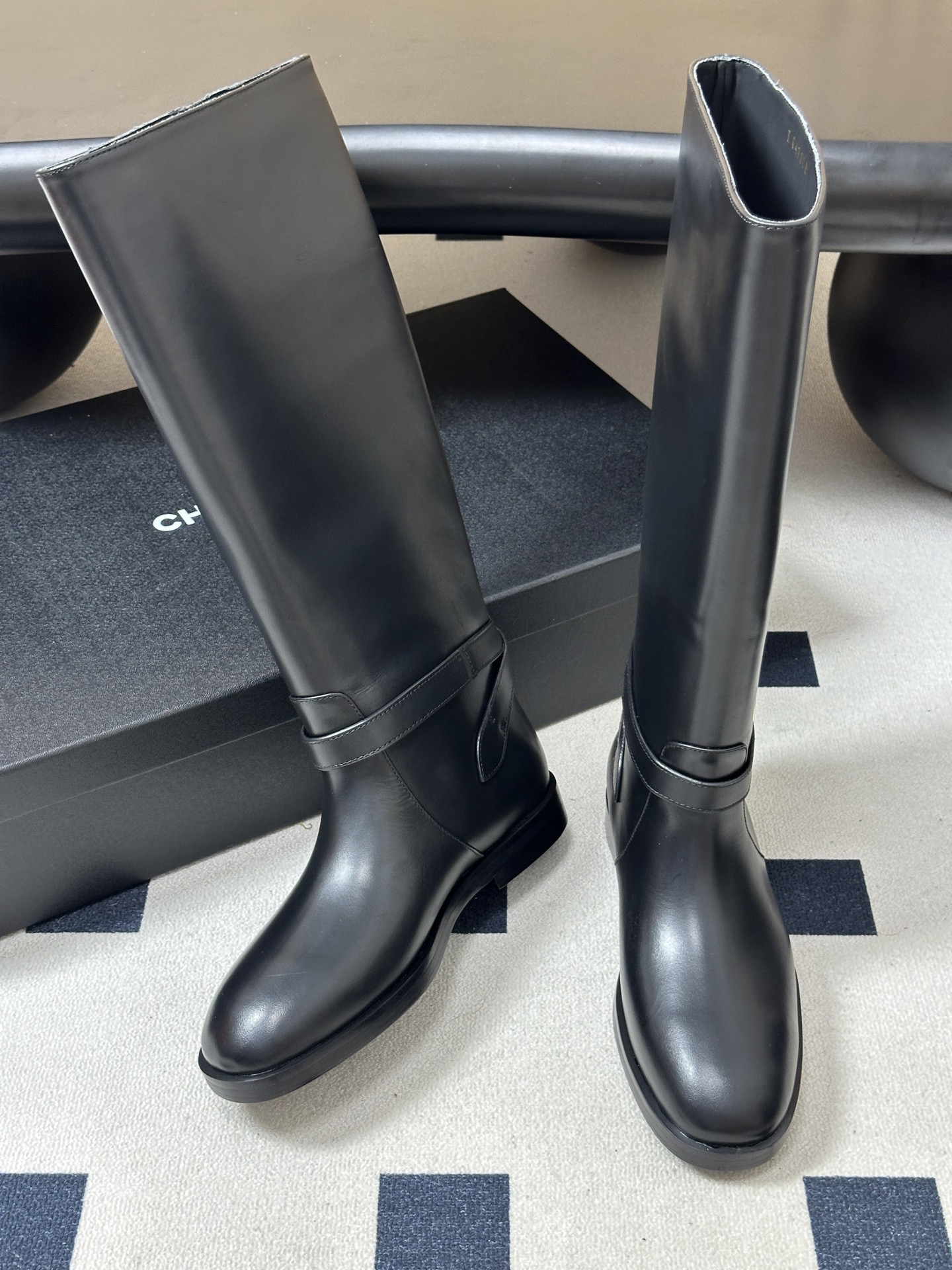 秋冬新款Chanel 小香26B 双C扣带直筒靴短靴/长靴系列 走秀款圆头粗跟长靴骑士靴直筒靴 非常爆真的是很耐看越看越