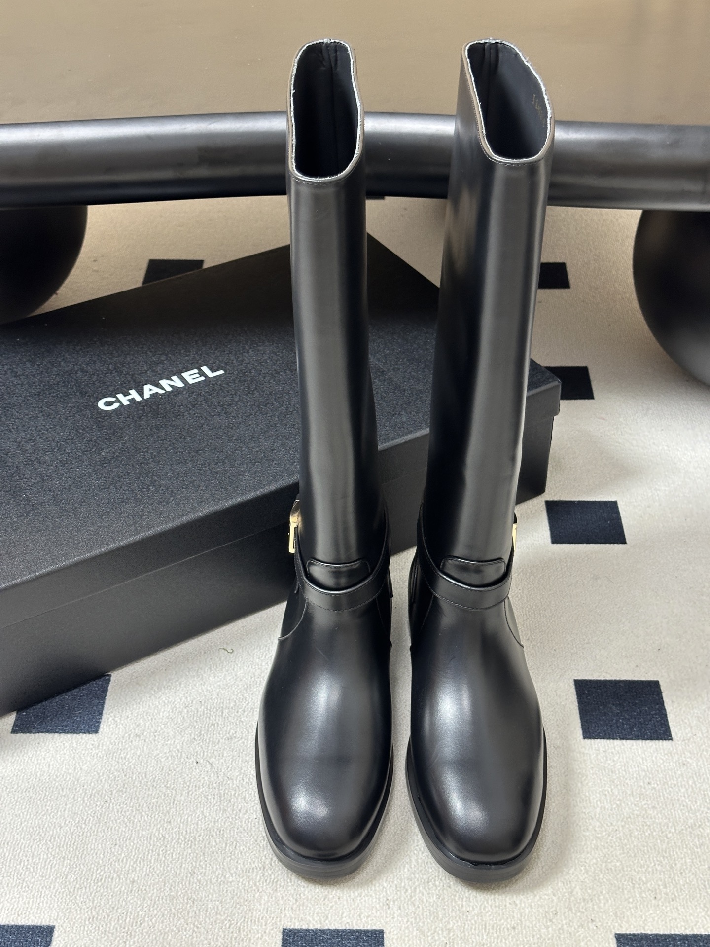 秋冬新款Chanel 小香26B 双C扣带直筒靴短靴/长靴系列 走秀款圆头粗跟长靴骑士靴直筒靴 非常爆真的是很耐看越看越