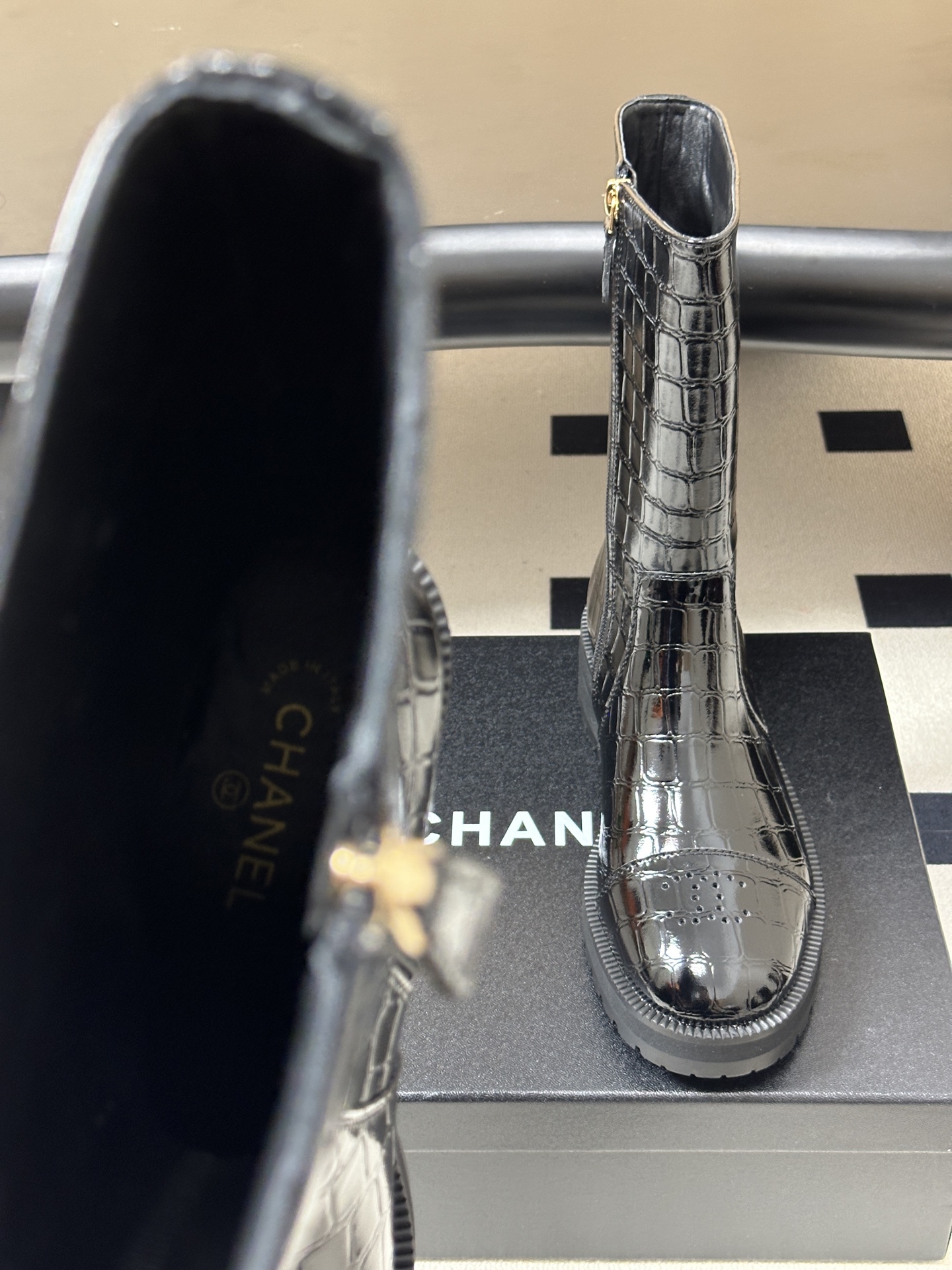 2026 秋冬新款 Chanel 26小香 经典双C骑士靴厚底一脚蹬直筒短靴鳄鱼纹皮复古牛油皮侧拉链马丁靴 套筒骑士靴绝