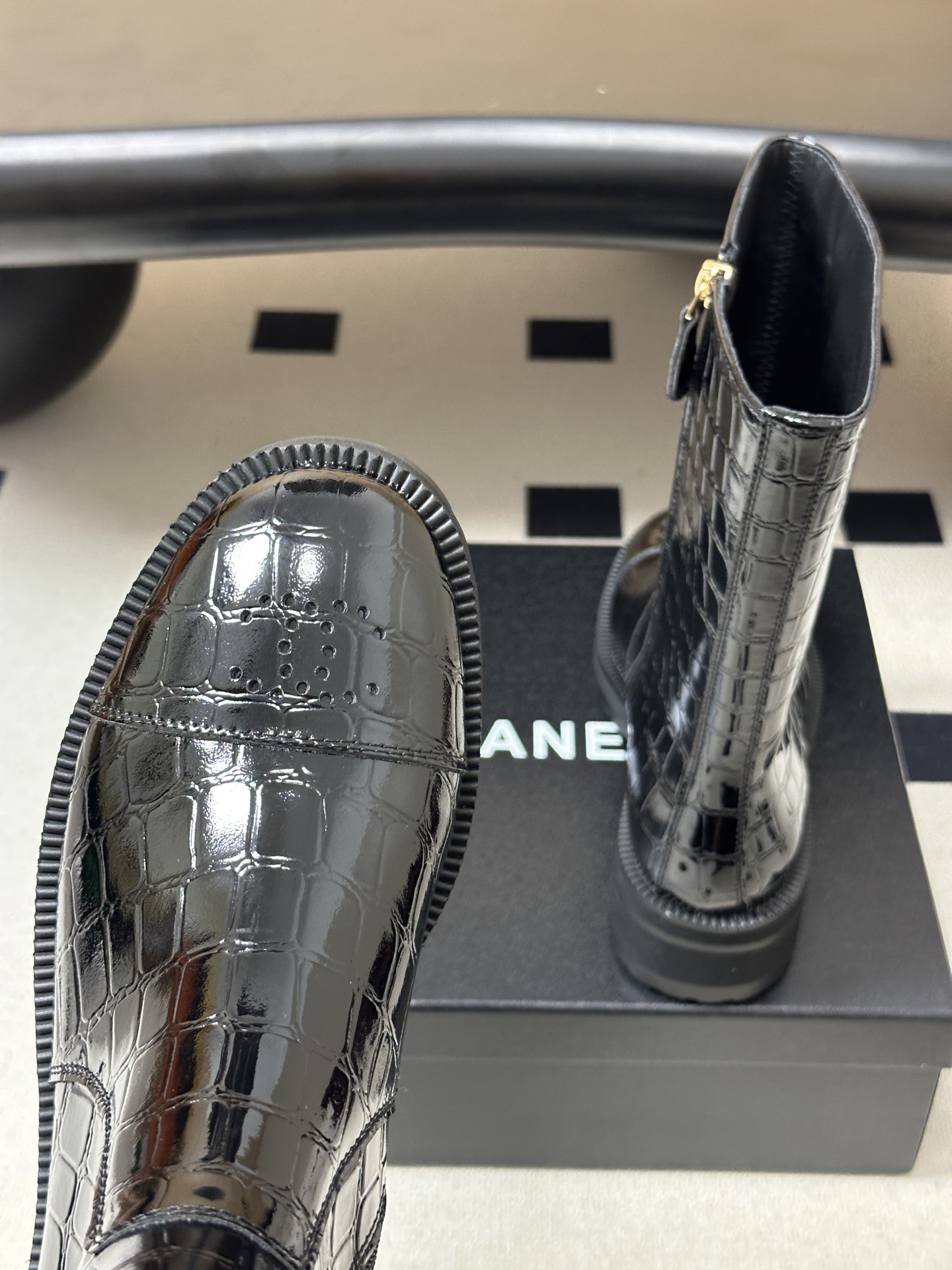 2026 秋冬新款 Chanel 26小香 经典双C骑士靴厚底一脚蹬直筒短靴鳄鱼纹皮复古牛油皮侧拉链马丁靴 套筒骑士靴绝