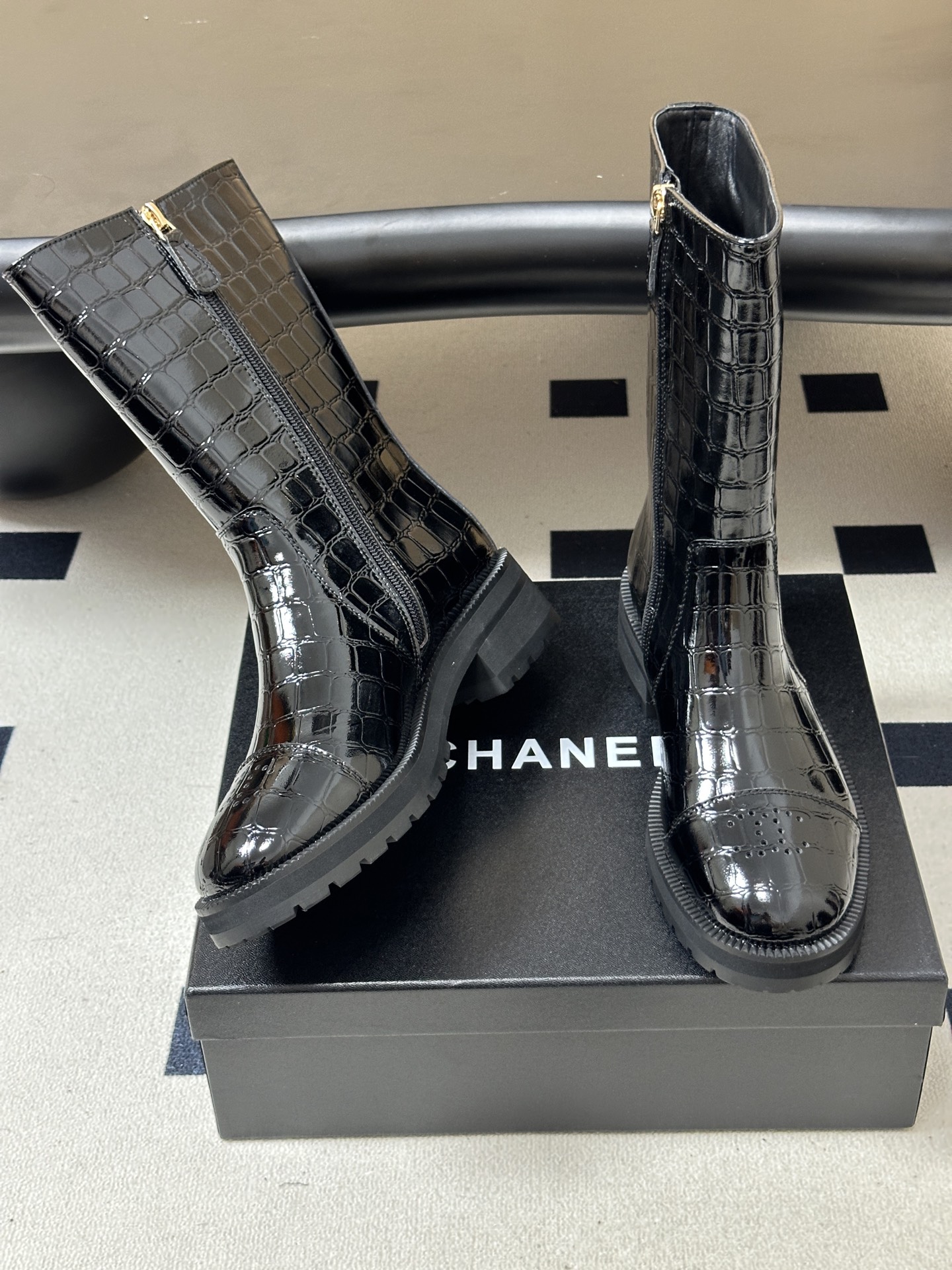 2026 秋冬新款 Chanel 26小香 经典双C骑士靴厚底一脚蹬直筒短靴鳄鱼纹皮复古牛油皮侧拉链马丁靴 套筒骑士靴绝