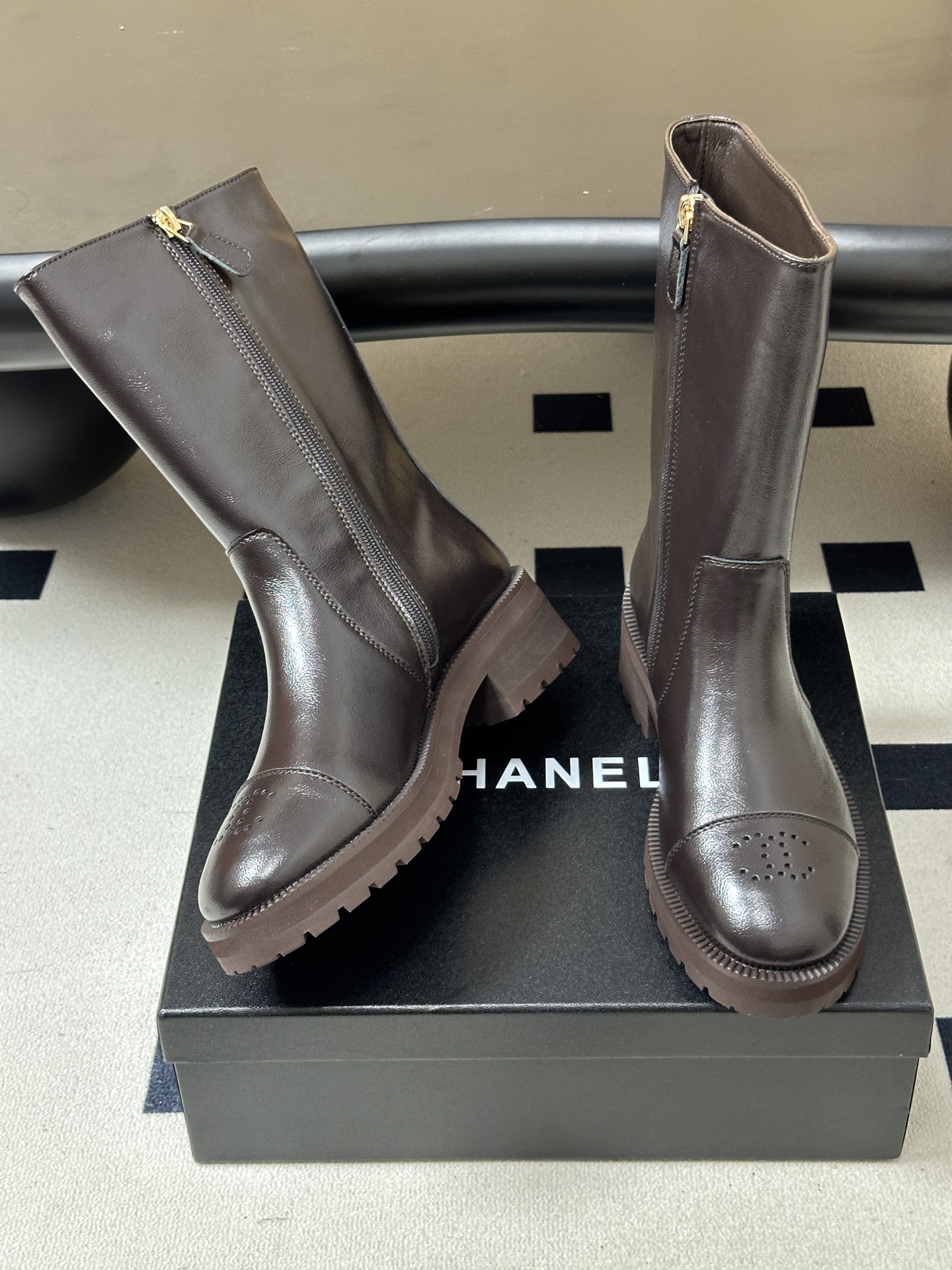 2026 秋冬新款 Chanel 26小香 经典双C骑士靴厚底一脚蹬直筒短靴鳄鱼纹皮复古牛油皮侧拉链马丁靴 套筒骑士靴绝