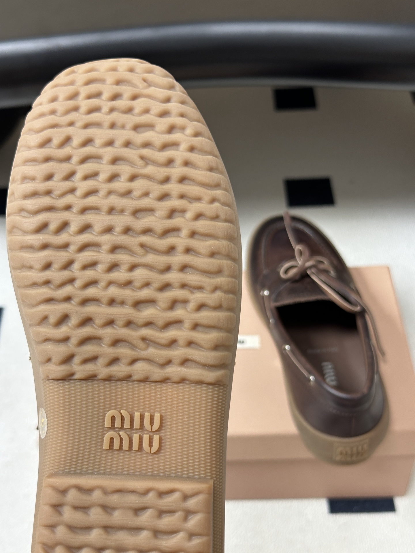 26ss 早秋新款MIUMIU 缪缪 英伦风圆头芭蕾舞鞋学院风复古绑带平底休闲单鞋系带乐福鞋 Miu Miu芭蕾鞋时髦又