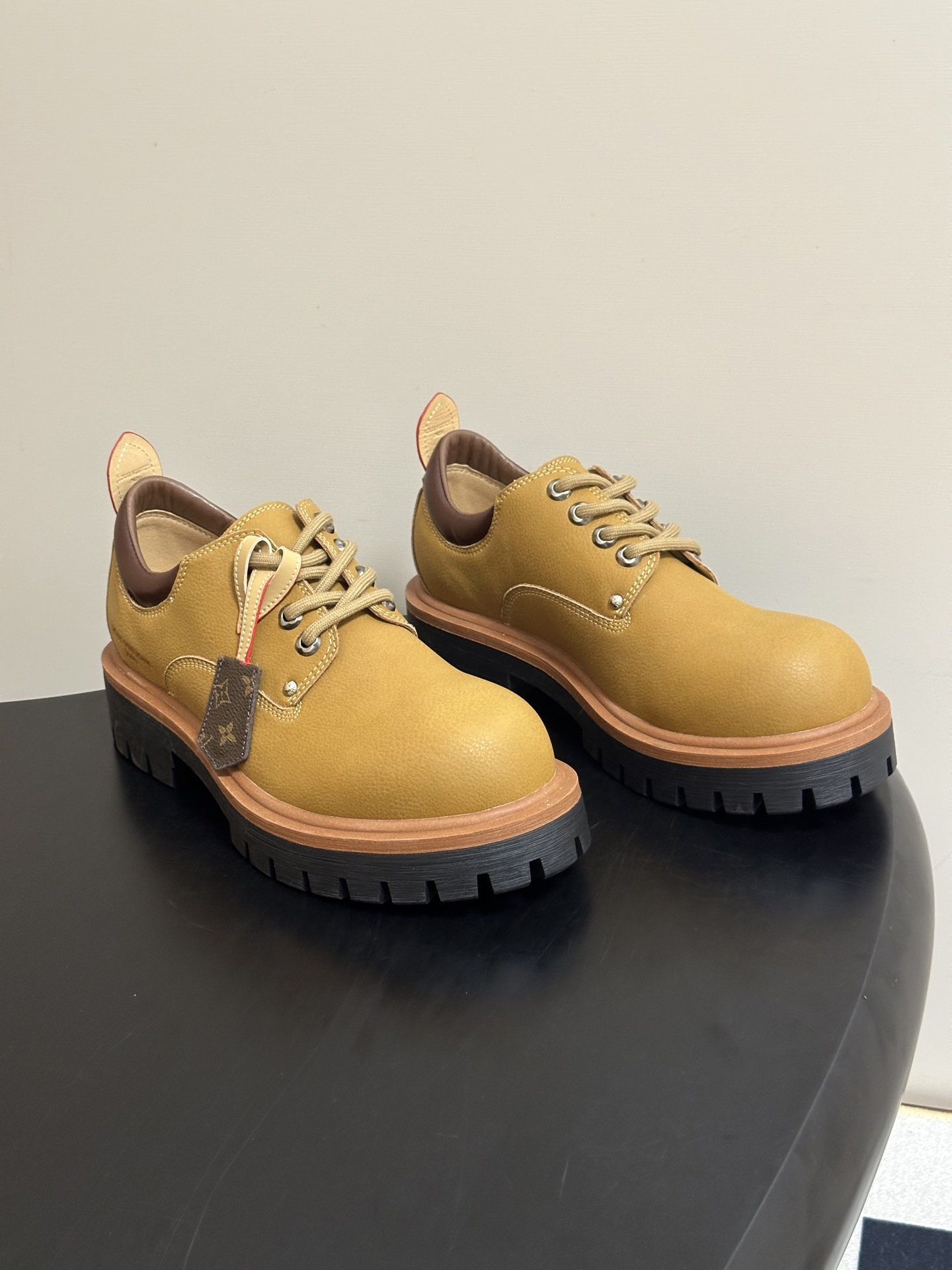 26Ss早秋新款Louis vuiteeon LV BUBBLE 情侣款厚底小皮鞋系带乐福鞋 LV Bubble 系带鞋 26Ss早秋新款Louis vuiteeon LV BUBBLE 情侣款厚底小皮鞋系带乐福鞋 LV Bubble 系带鞋