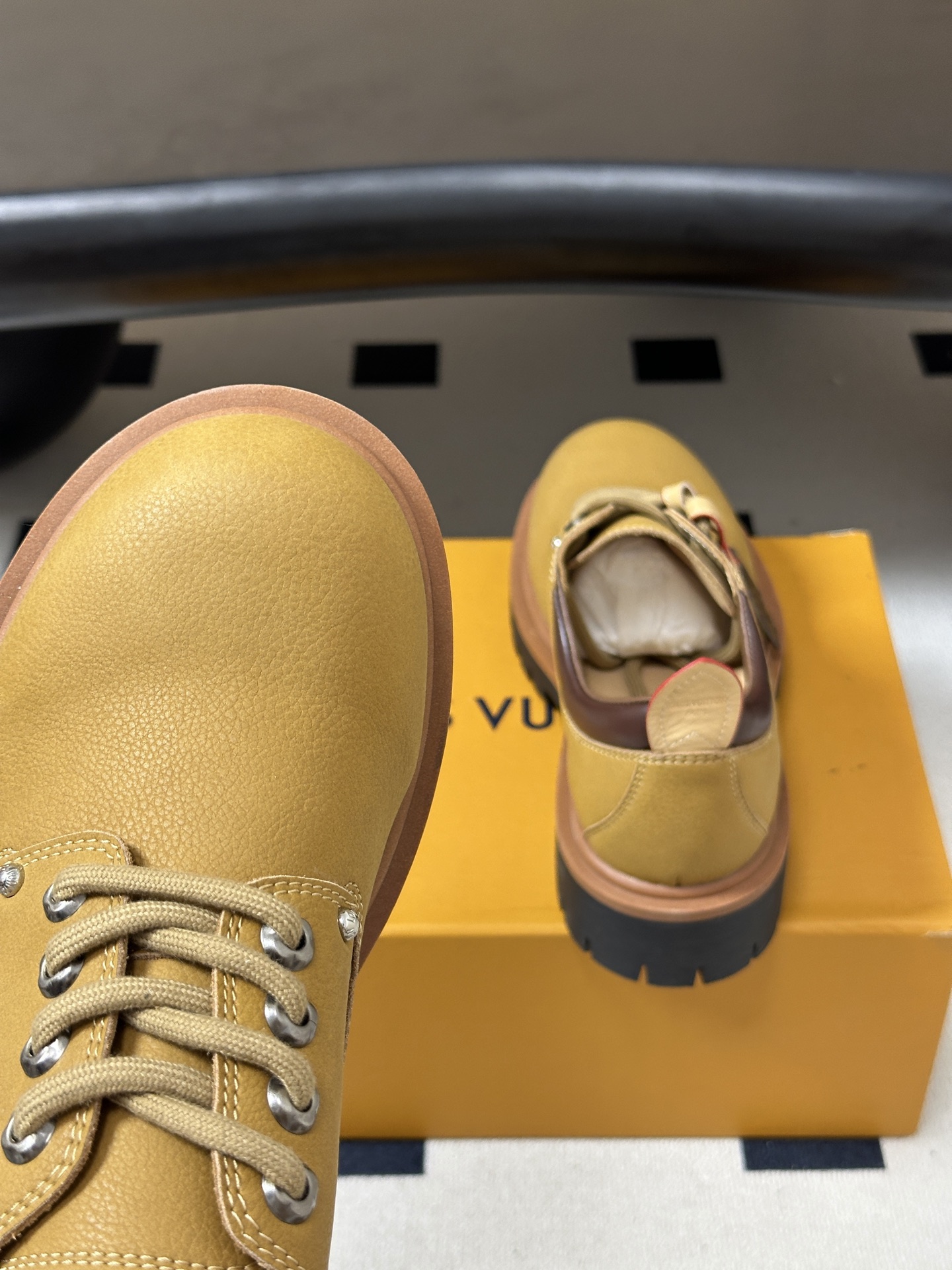 26Ss早秋新款Louis vuiteeon LV BUBBLE 情侣款厚底小皮鞋系带乐福鞋 LV Bubble 系带鞋 26Ss早秋新款Louis vuiteeon LV BUBBLE 情侣款厚底小皮鞋系带乐福鞋 LV Bubble 系带鞋