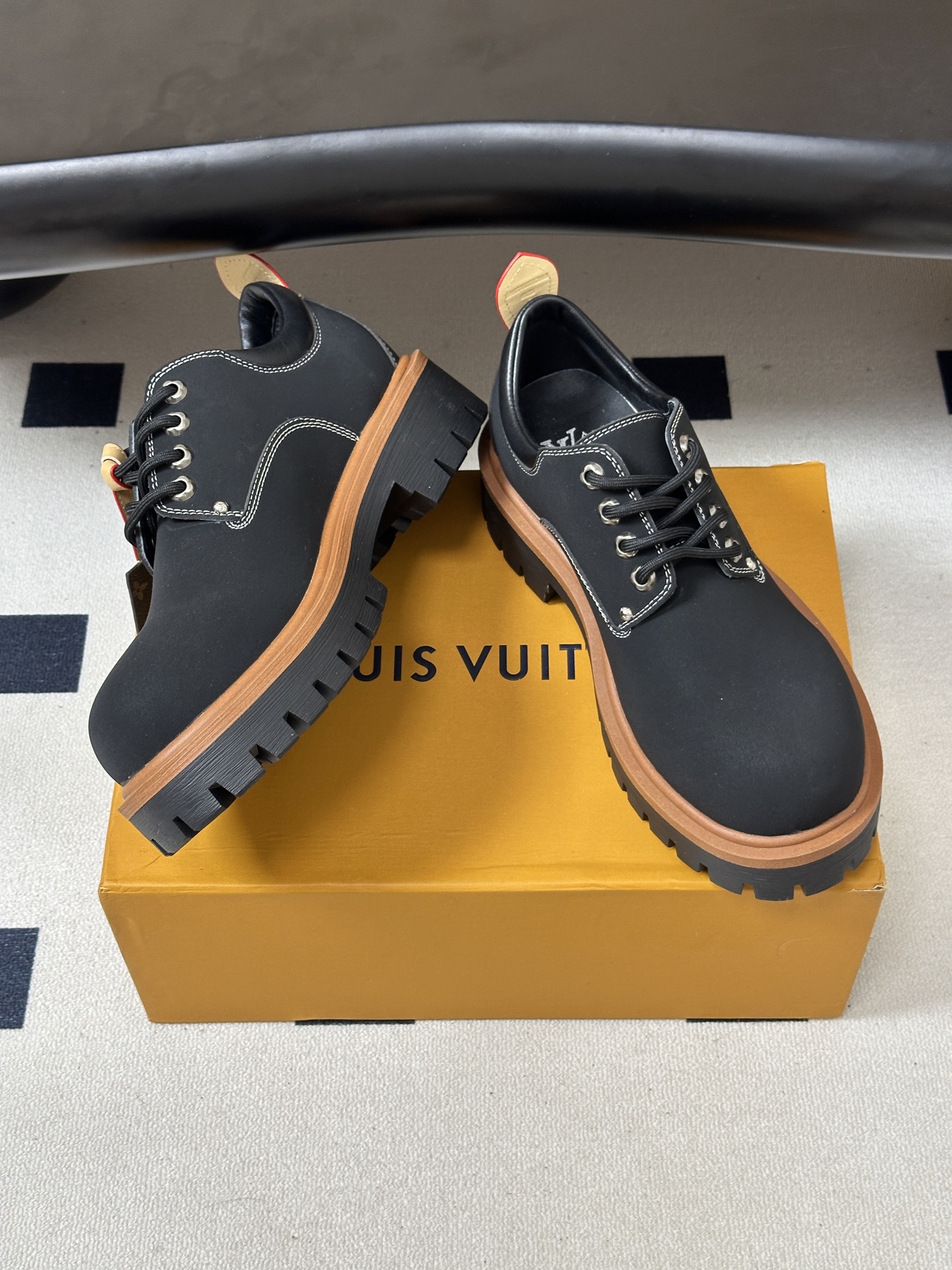 26Ss早秋新款Louis vuiteeon LV BUBBLE 情侣款厚底小皮鞋系带乐福鞋 LV Bubble 系带鞋 26Ss早秋新款Louis vuiteeon LV BUBBLE 情侣款厚底小皮鞋系带乐福鞋 LV Bubble 系带鞋