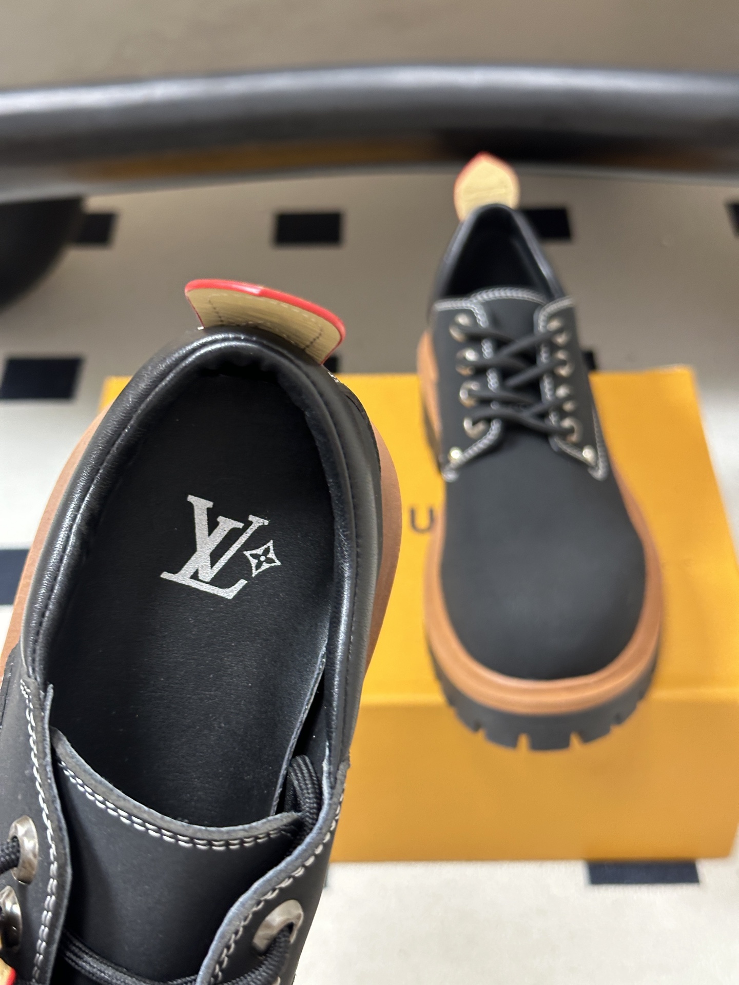 26Ss早秋新款Louis vuiteeon LV BUBBLE 情侣款厚底小皮鞋系带乐福鞋 LV Bubble 系带鞋 26Ss早秋新款Louis vuiteeon LV BUBBLE 情侣款厚底小皮鞋系带乐福鞋 LV Bubble 系带鞋