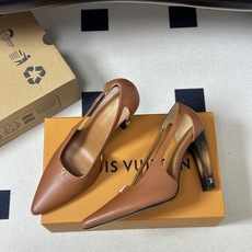 26ss春夏新款 LOUIS VUITTON 路易威登 LV LUNA尖头复古高跟鞋渐变跟经典金属五金字母扣单鞋 本款L 26ss春夏新款 LOUIS VUITTON 路易威登 LV LUNA尖头复古高跟鞋渐变跟经典金属五金字母扣单鞋 本款L