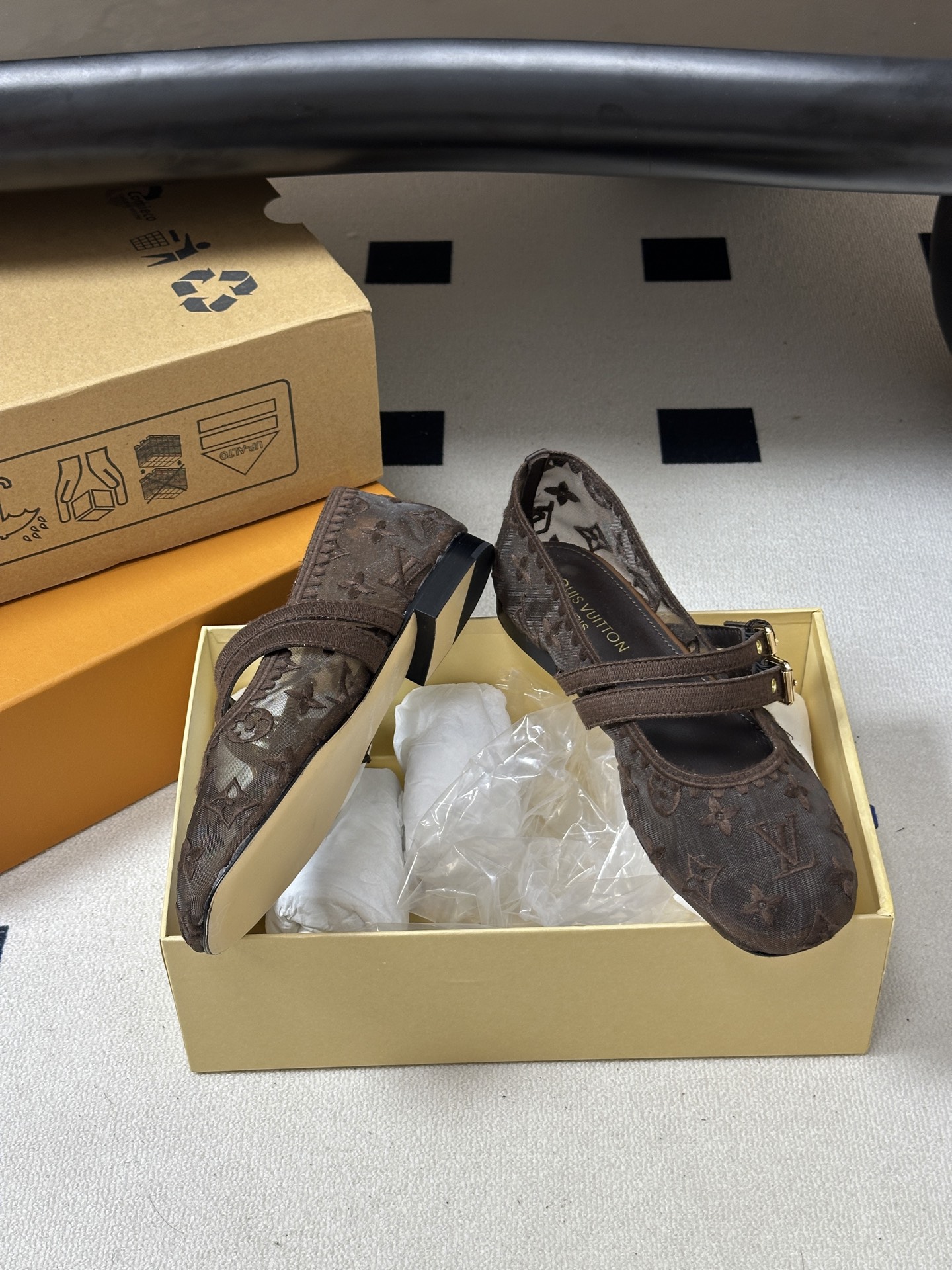 26Ss 早秋新款Louis Vuitton LV BELLA 芭蕾鞋经典字母刺绣网纱玛丽珍鞋搭扣平底单鞋 本款Bell