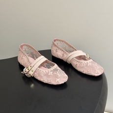 26Ss 早秋新款Louis Vuitton LV BELLA 芭蕾鞋经典字母刺绣网纱玛丽珍鞋搭扣平底单鞋 本款Bell 26Ss 早秋新款Louis Vuitton LV BELLA 芭蕾鞋经典字母刺绣网纱玛丽珍鞋搭扣平底单鞋 本款Bell