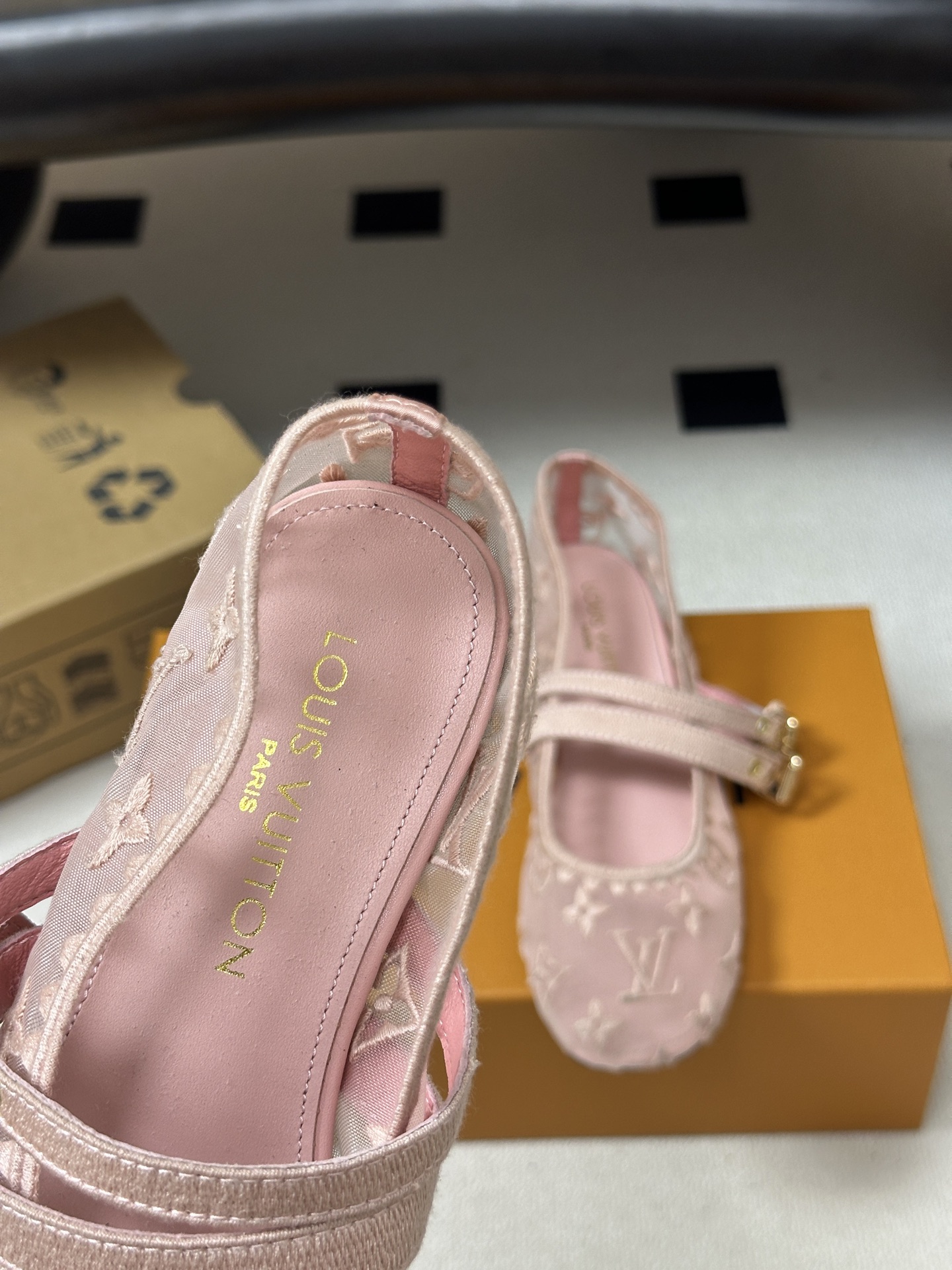 26Ss 早秋新款Louis Vuitton LV BELLA 芭蕾鞋经典字母刺绣网纱玛丽珍鞋搭扣平底单鞋 本款Bell