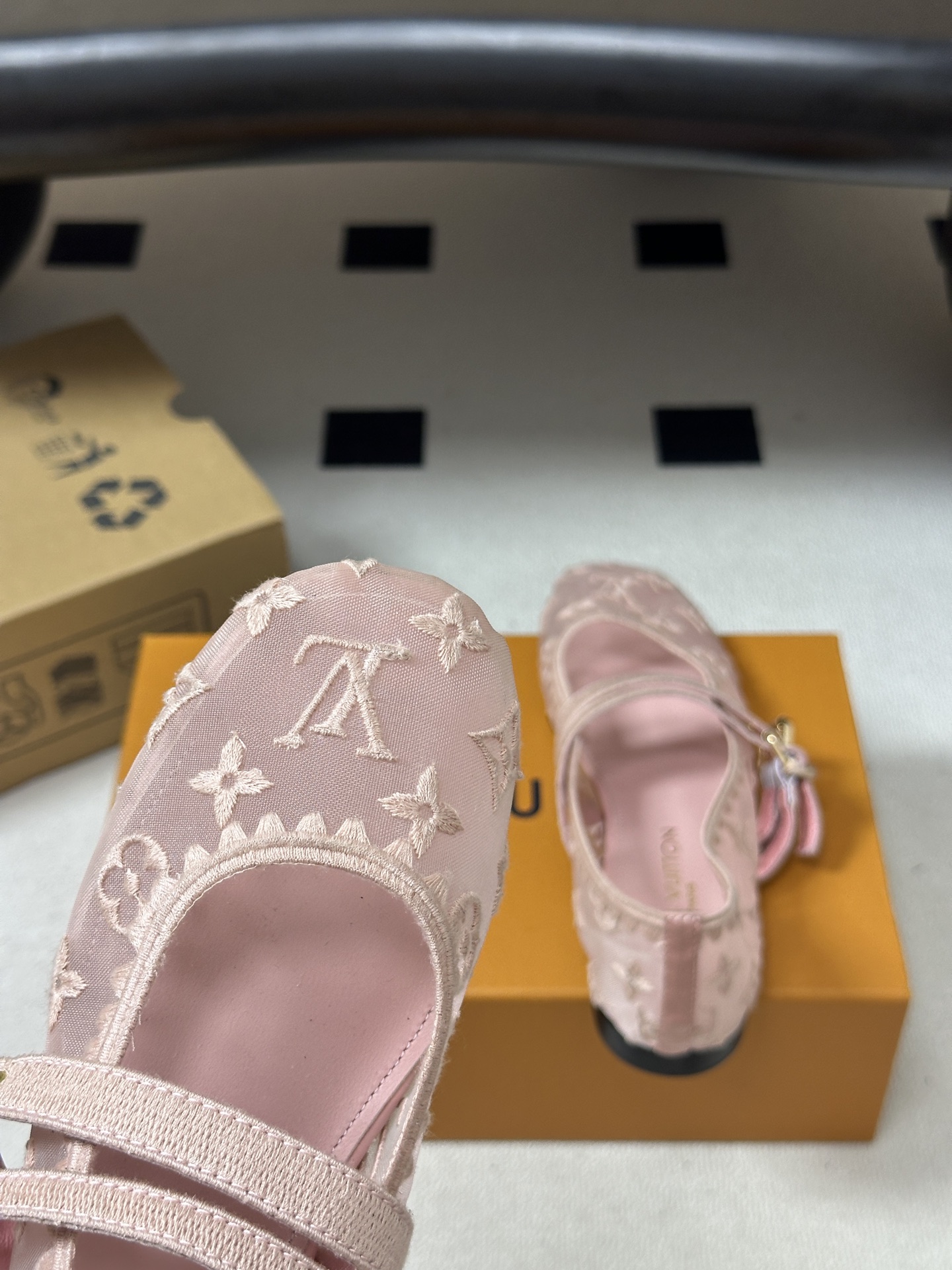 26Ss 早秋新款Louis Vuitton LV BELLA 芭蕾鞋经典字母刺绣网纱玛丽珍鞋搭扣平底单鞋 本款Bell