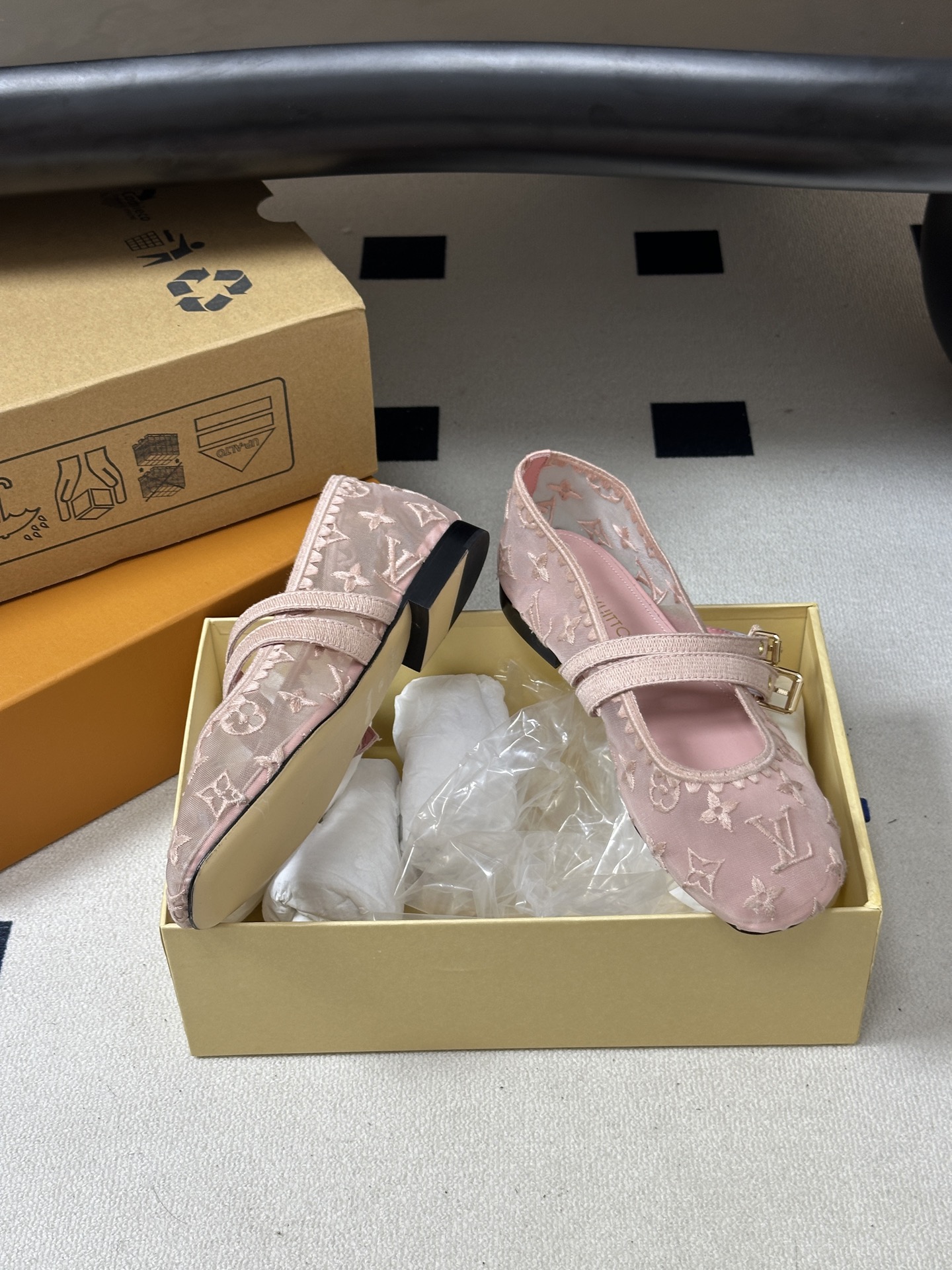 26Ss 早秋新款Louis Vuitton LV BELLA 芭蕾鞋经典字母刺绣网纱玛丽珍鞋搭扣平底单鞋 本款Bell