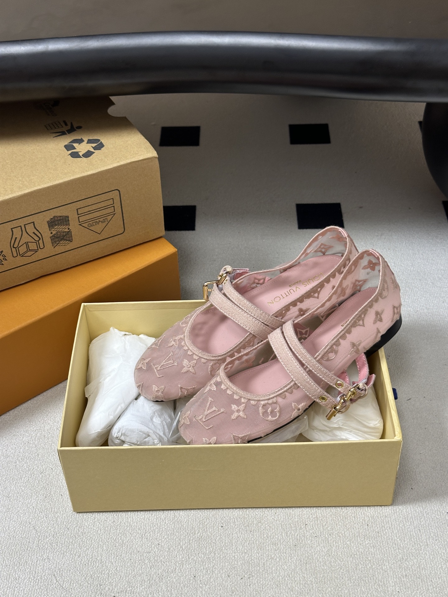 26Ss 早秋新款Louis Vuitton LV BELLA 芭蕾鞋经典字母刺绣网纱玛丽珍鞋搭扣平底单鞋 本款Bell
