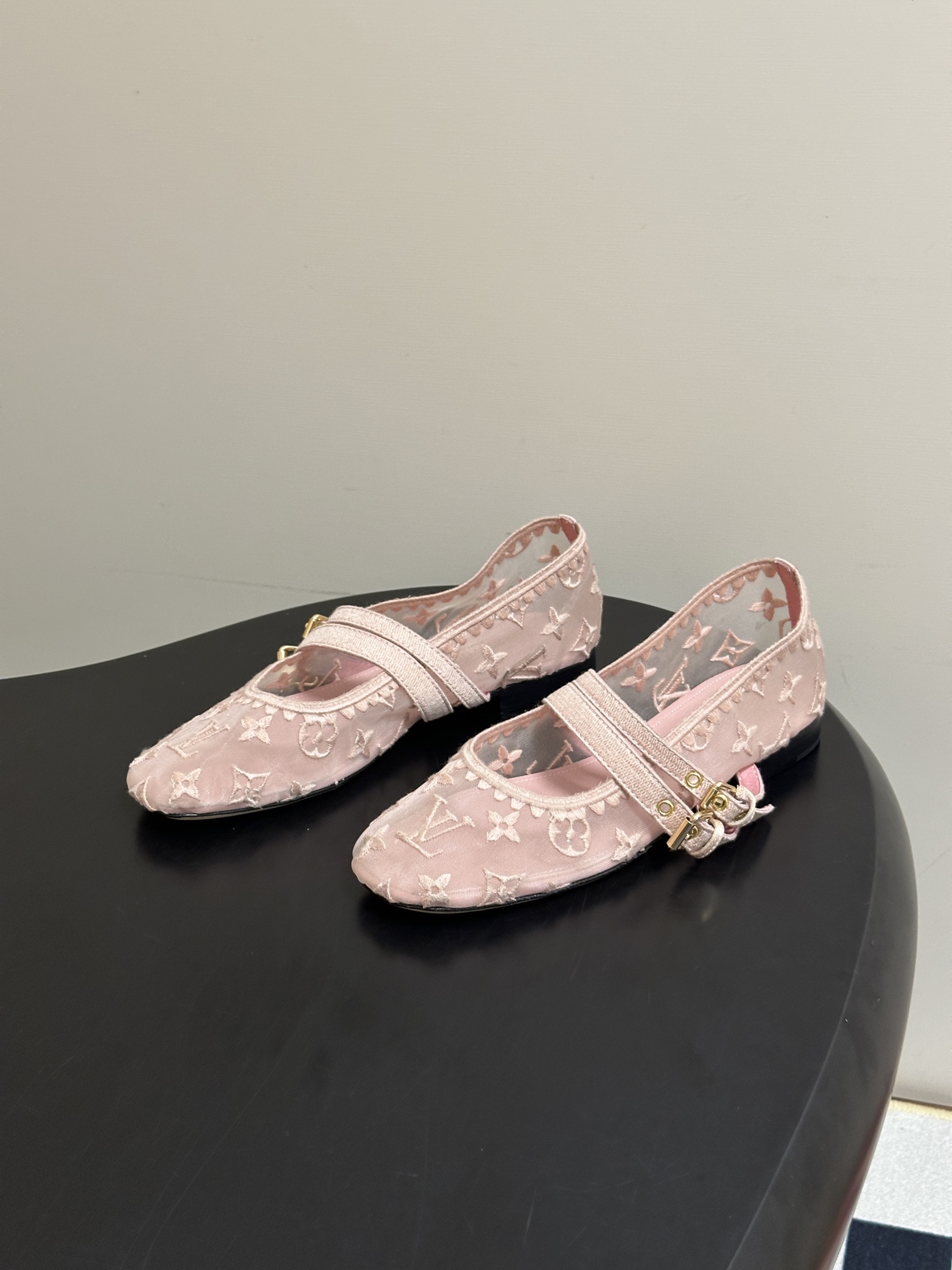 26Ss 早秋新款Louis Vuitton LV BELLA 芭蕾鞋经典字母刺绣网纱玛丽珍鞋搭扣平底单鞋 本款Bell
